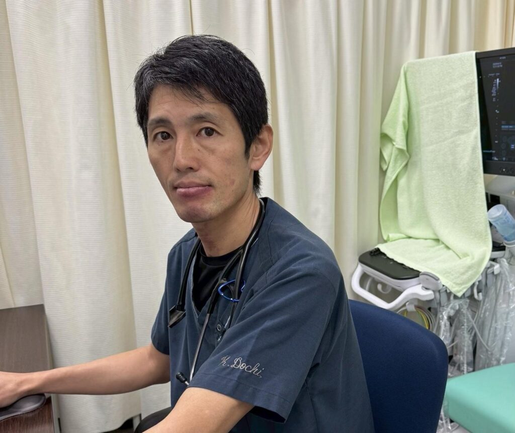 堤整形外科内科 彦根院『20年の総合病院経験を地域へ、道智医師が「堤整形外
科内科」で目指す心臓医療の未来とは？』（道智先生の写真）